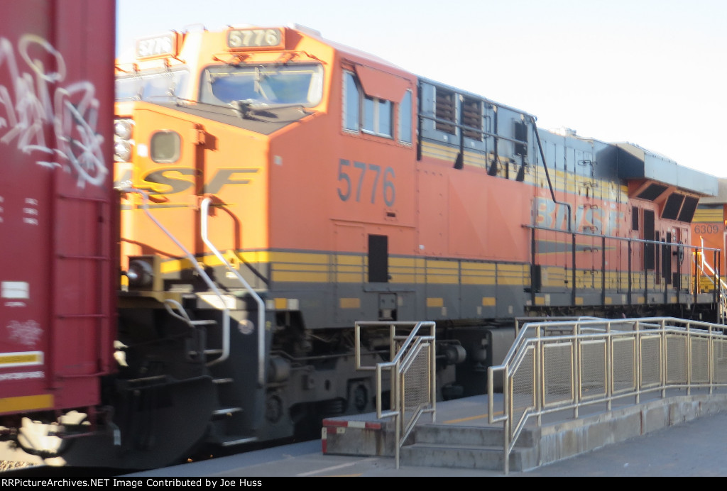 BNSF 5776